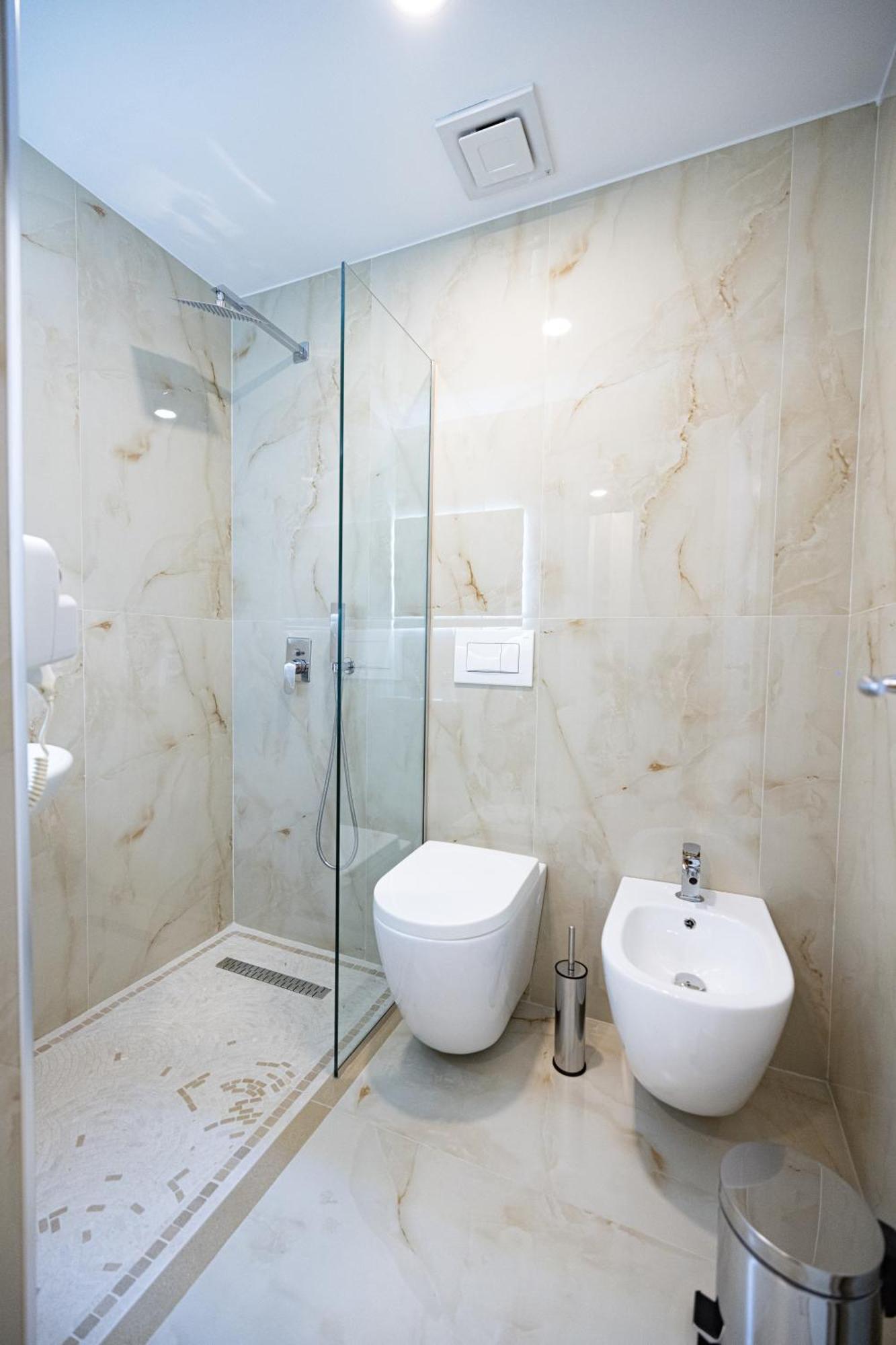 Green Boutique Hotel Vlore Exterior photo